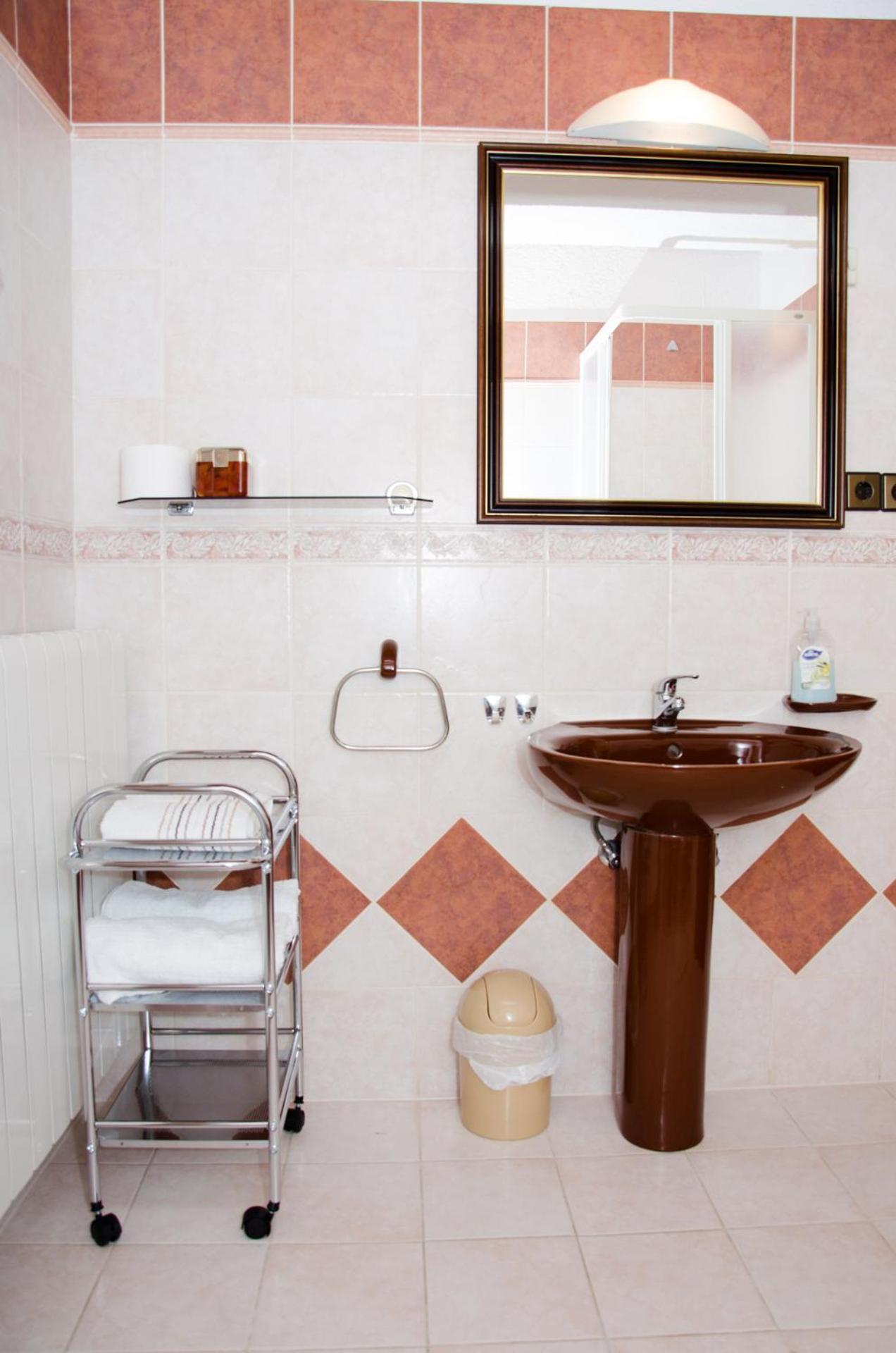 Guesthouse Ruza - Apartments Сень Экстерьер фото